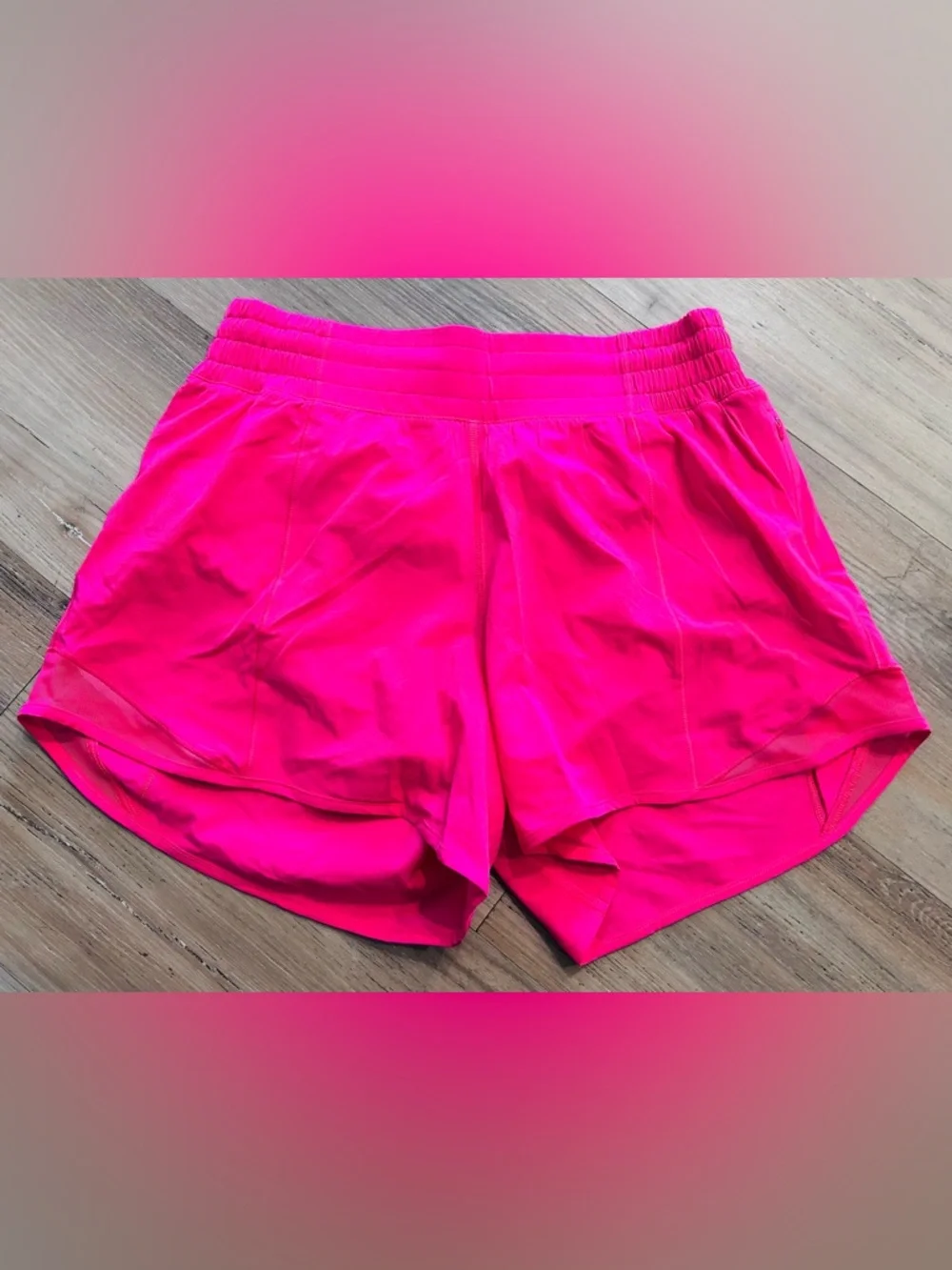 lululemon athletica Women's Neon Pink Lightweight Run Shorts Size 6 - Picture 1 of 2